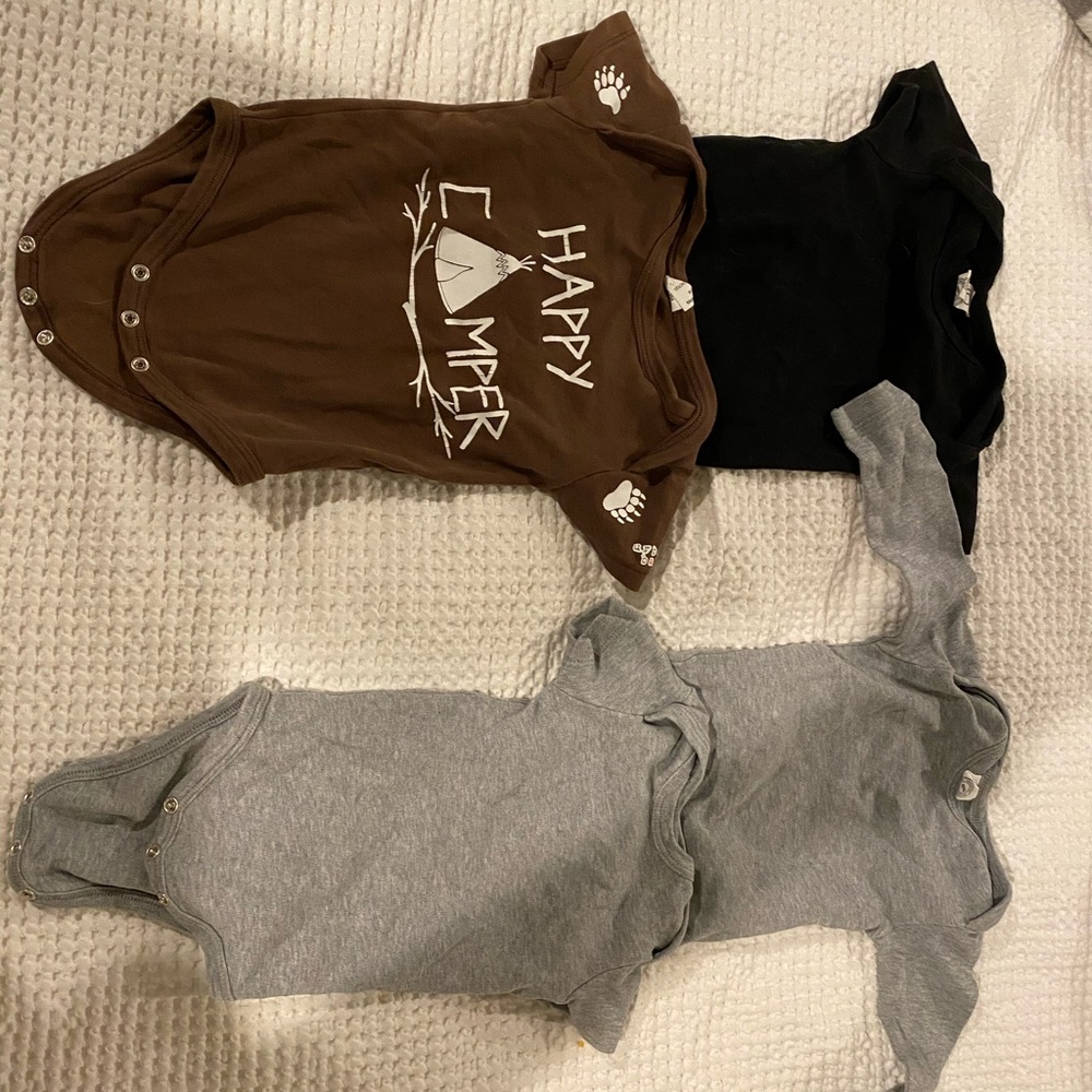 Colored Organics 6-12 months. 4 onesies